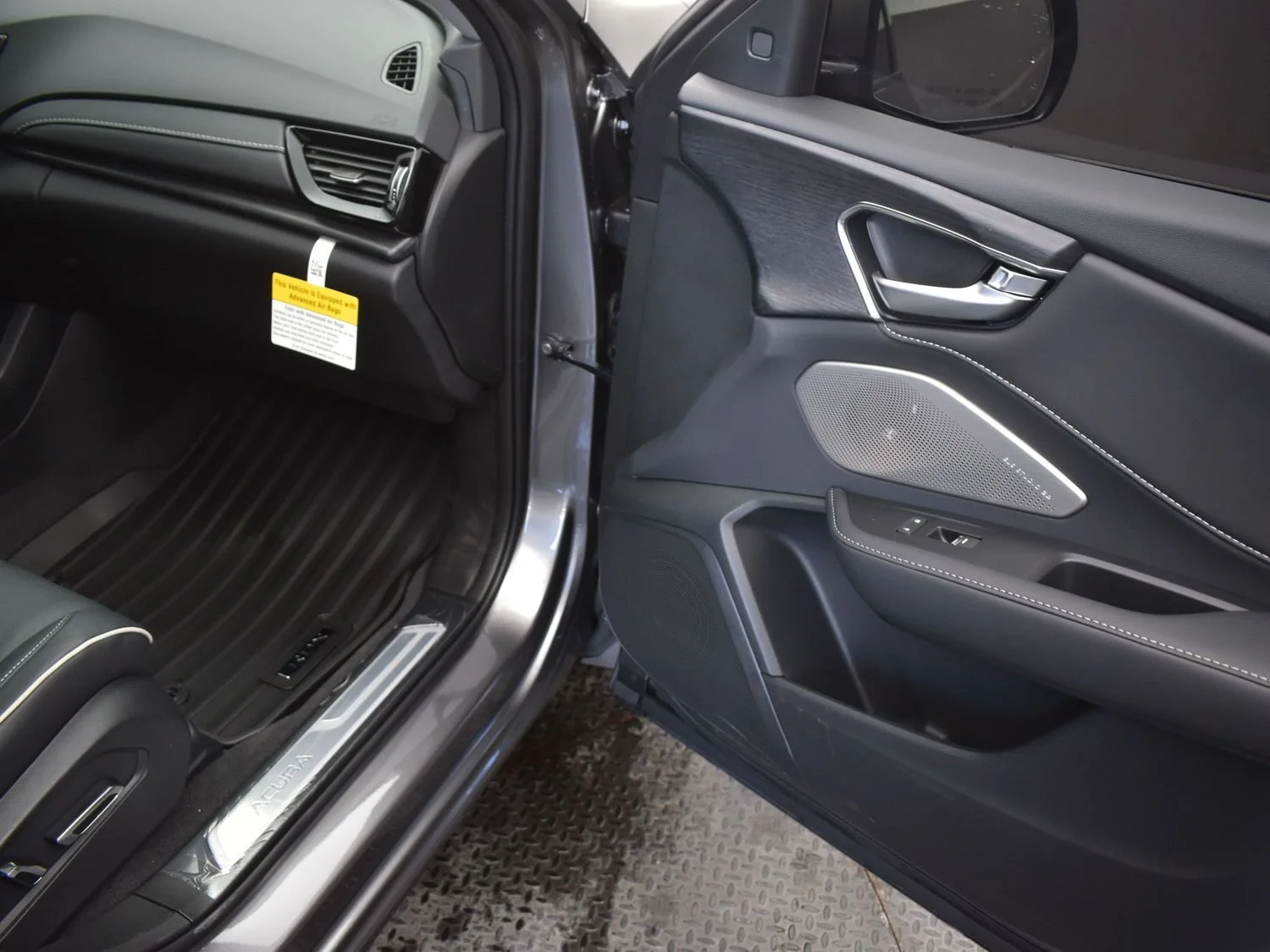 New 2026 Liquid Carbon Metallic Acura w/Advance Package image 30