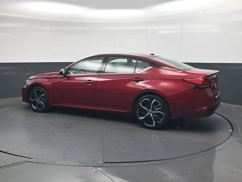 Used 2023 Red Nissan 2.5 SR image 8
