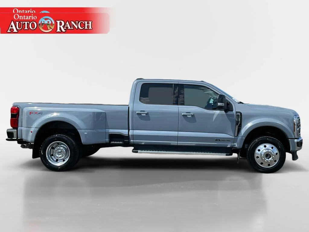 Used 2025 Glacier Grey Metallic Tri-Coat Ford LARIAT image 6