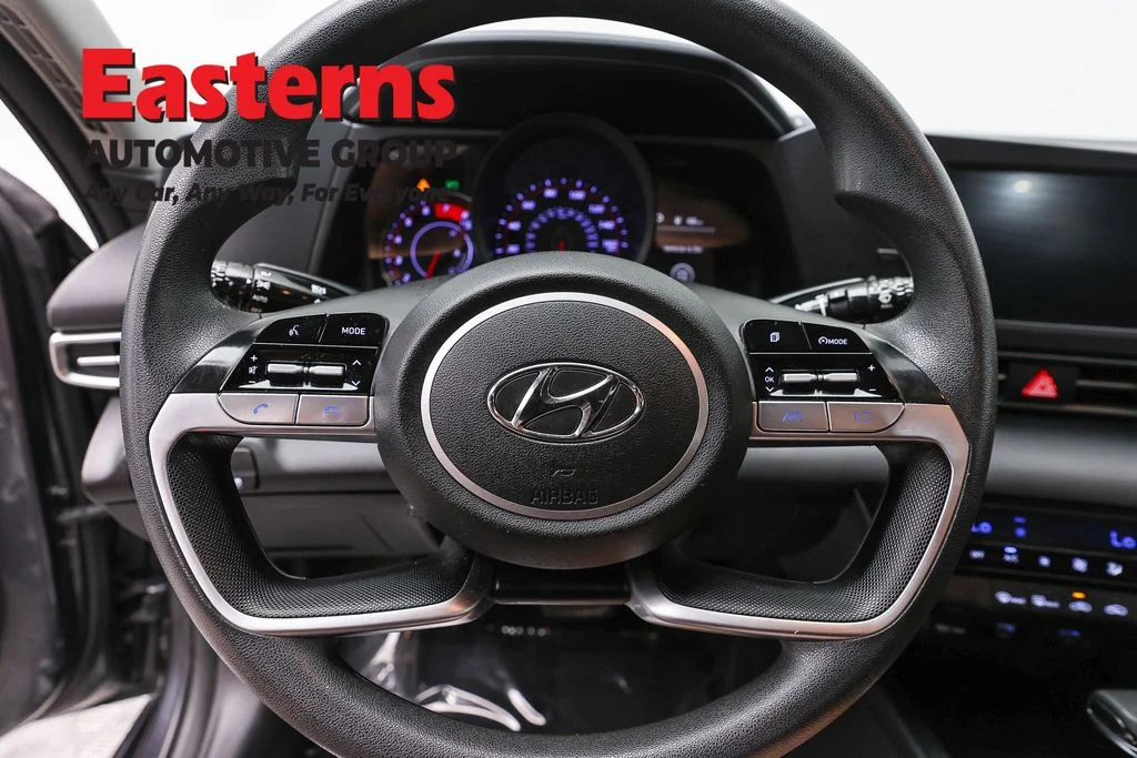 Used 2021 Gray Hyundai SEL image 10