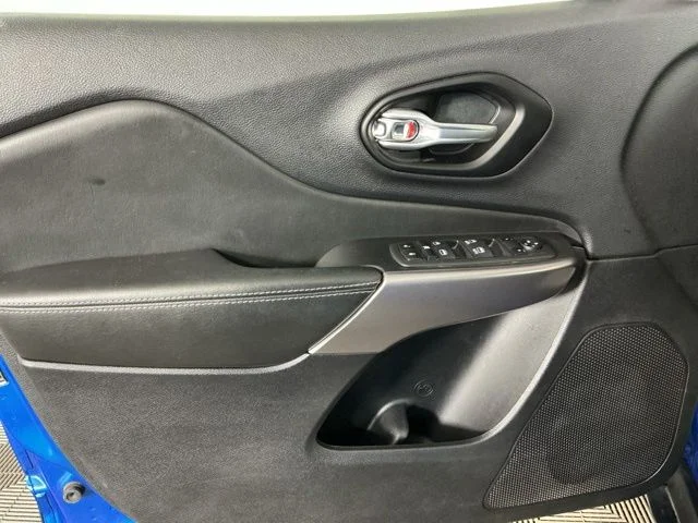 Certified Used 2022 Blue Jeep Latitude Lux image 14
