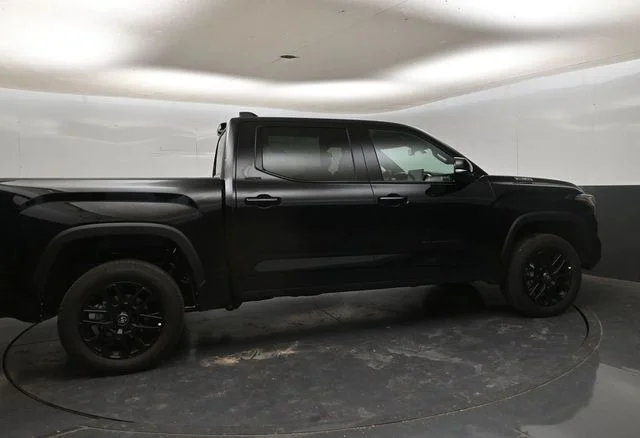2026 Toyota Tundra Limited - Photo 8