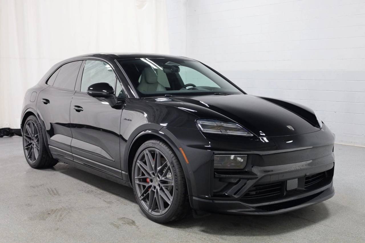 2025 Porsche Macan Turbo Electric - Photo 13