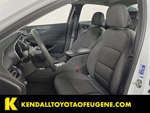 Used 2021 White Chevrolet LT image 23