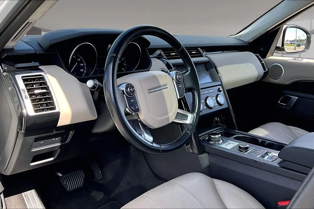 Used 2018 White Land Rover SE image 13