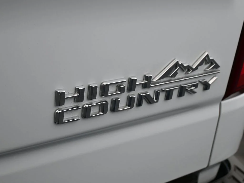 Used 2026 Summit White Chevrolet High Country image 47