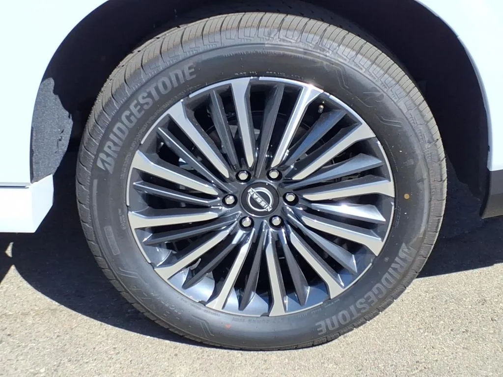 New 2026 Everest White TriCoat / Super Black Two-tone Nissan Platinum Reserve image 9