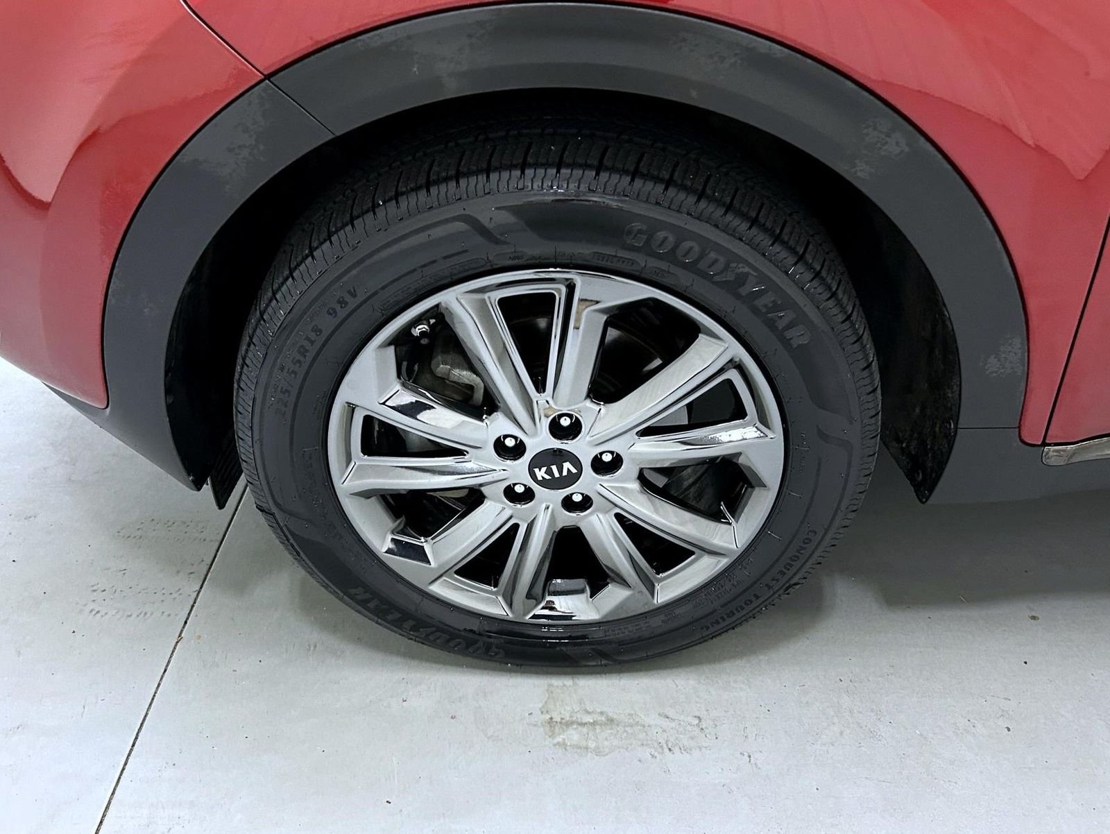 Used 2020 Red Kia S image 22