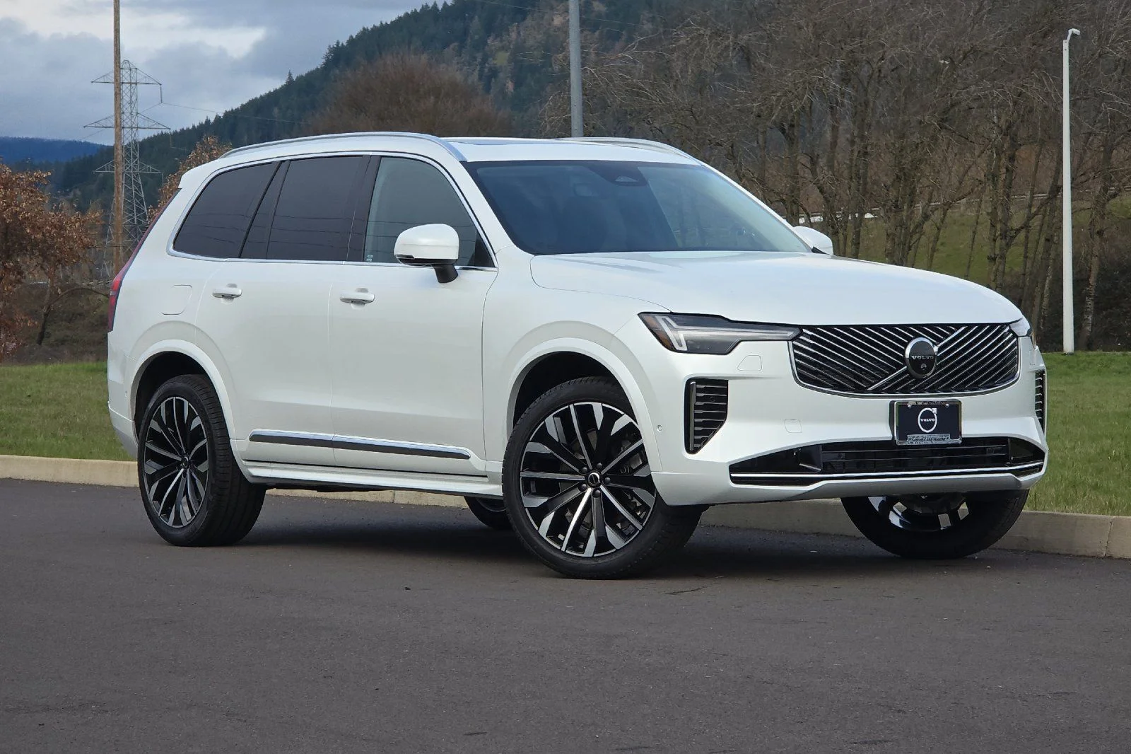 2026 Volvo XC90 B5 Plus Bright 4WD's photo