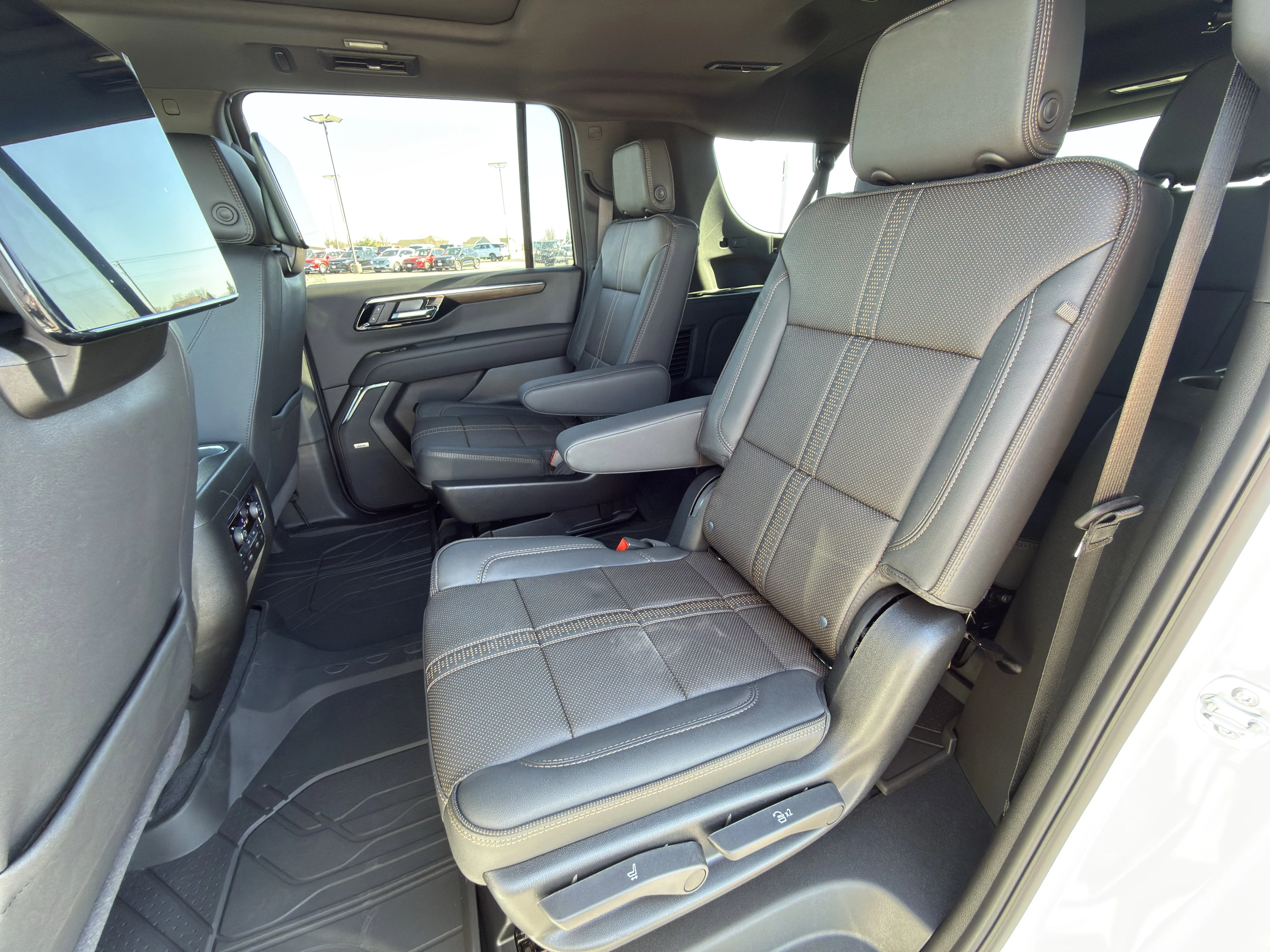 2026 Chevrolet Suburban High Country - Photo 13