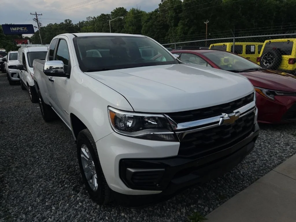 Used 2022 White Chevrolet LT image 2