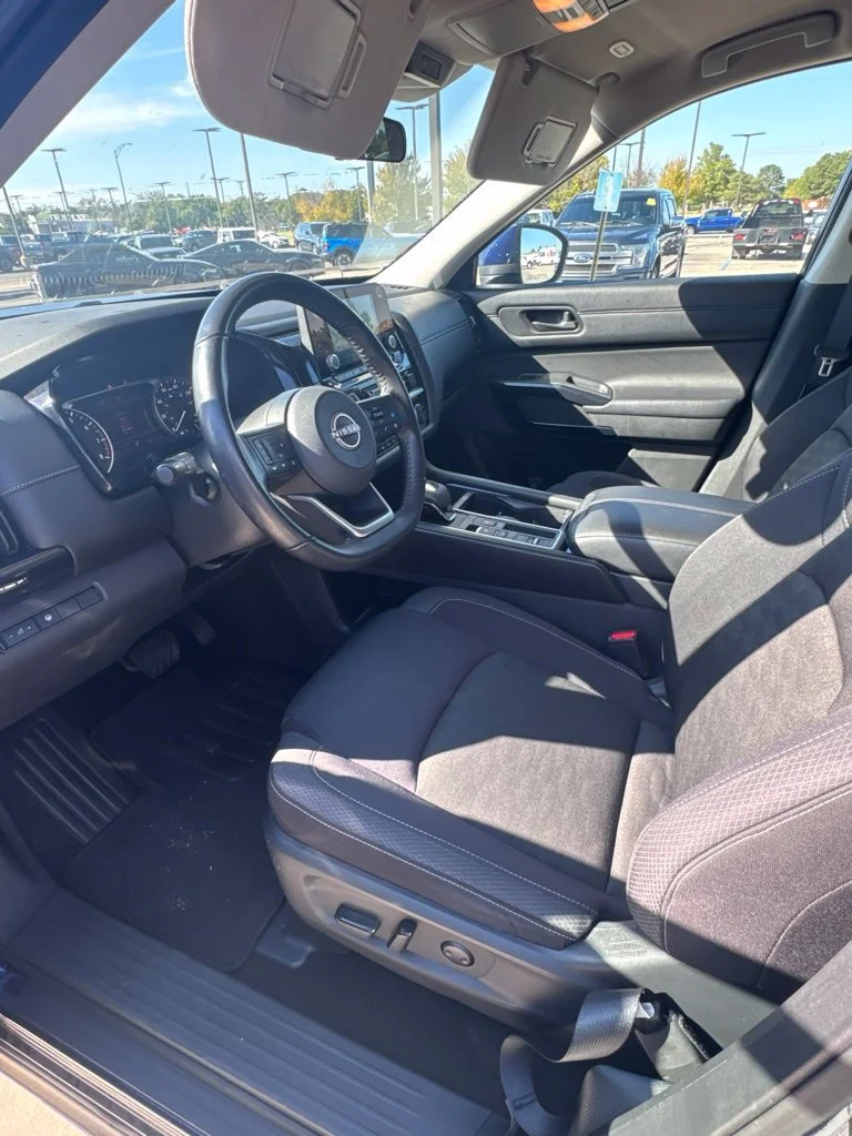 Used 2024 Deep Ocean Blue Nissan SV image 6