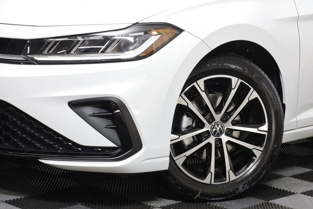 New 2026 Pure White Volkswagen 1.5T Sport image 4