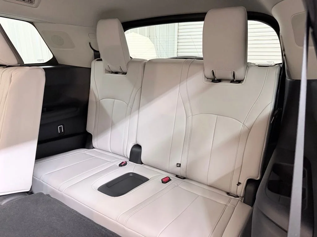 New 2027 RADIANT WHITE INFINITI Luxe FWD image 34