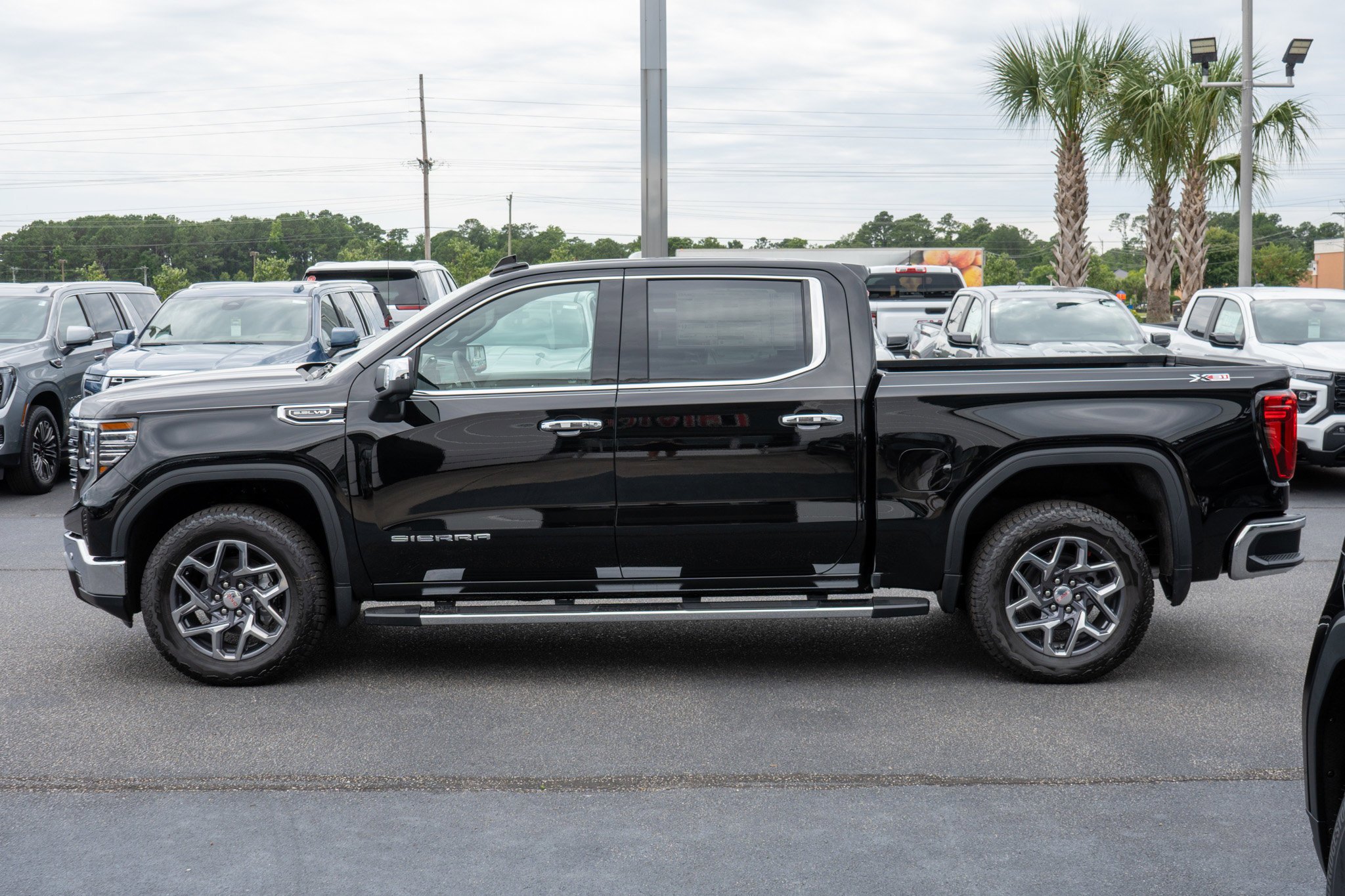 2026 GMC Sierra 1500 SLT - Photo 6