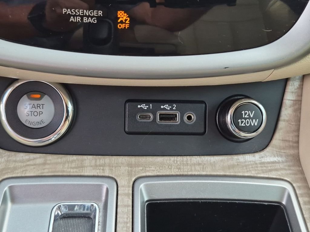 Used 2022 White Nissan SL image 38