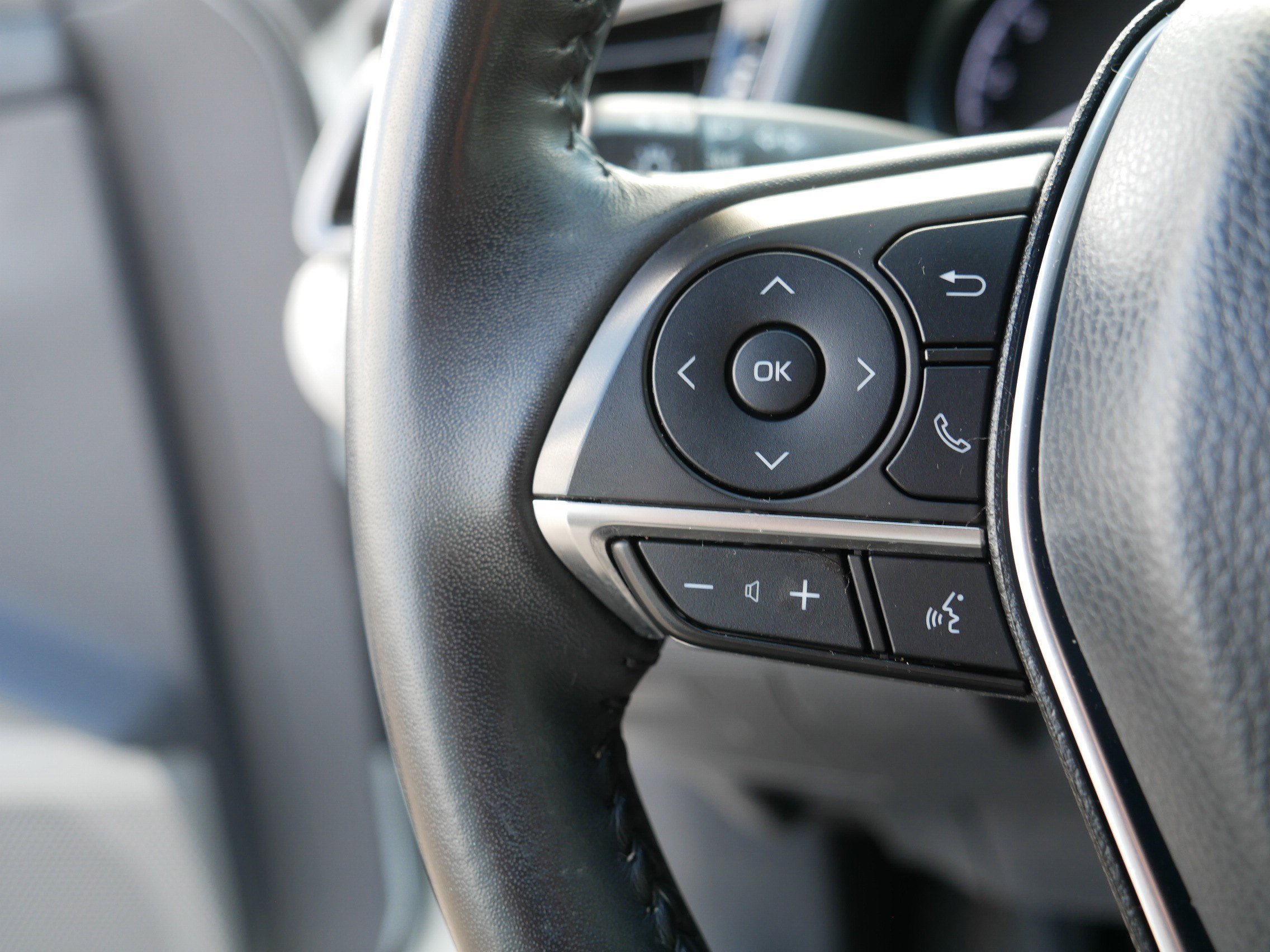 Used 2019 Wind Chill Pearl Toyota XLE image 28