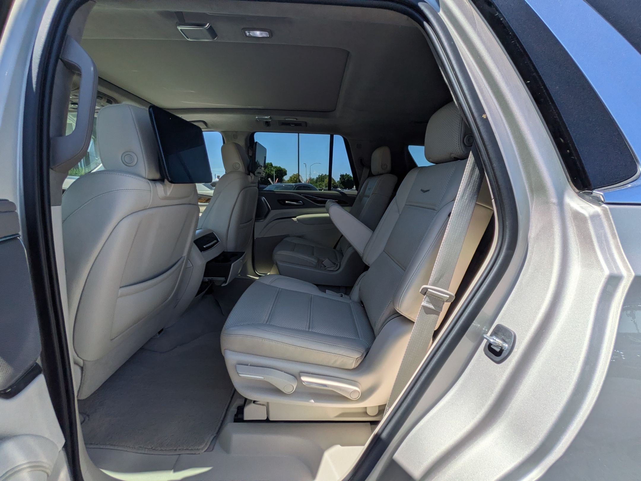 Used 2021 Sandstone Metallic Cadillac Premium Luxury Platinum image 28