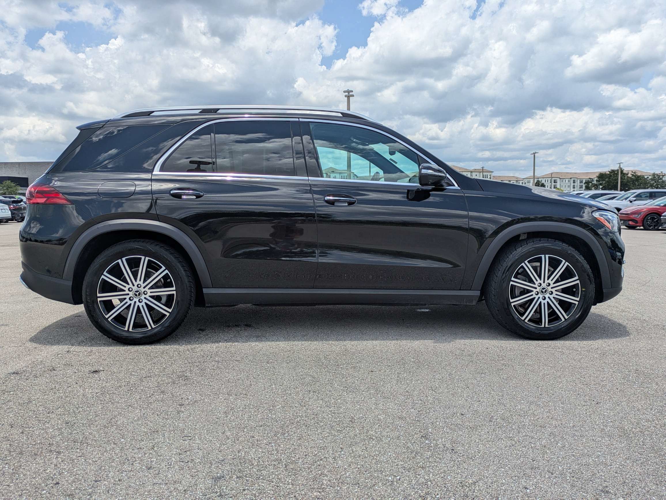 Used 2025 Obsidian Black Metallic Mercedes-Benz GLE 350 image 4