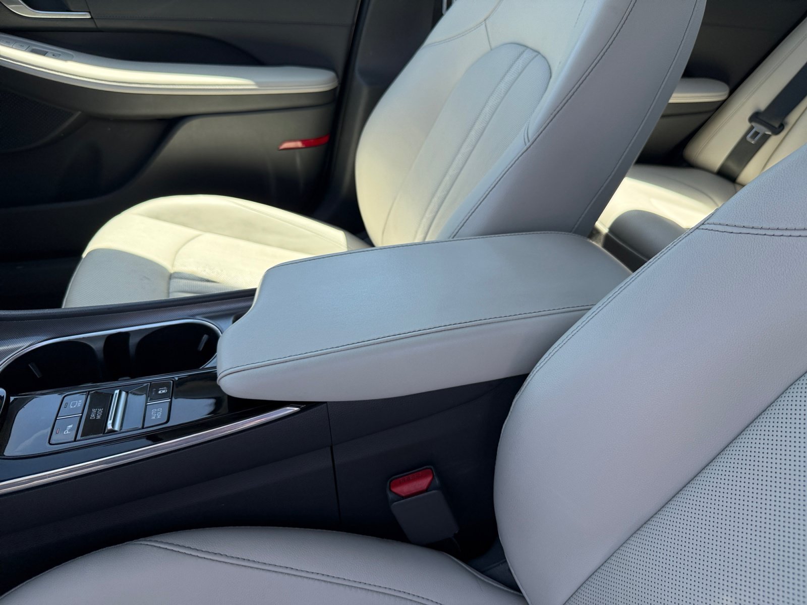 Used 2022 White Hyundai Limited image 14