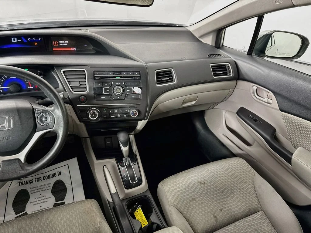 Used 2014 Alabaster Silver Metallic Honda LX image 27
