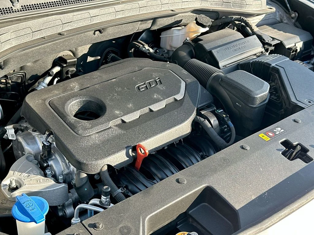 Used 2020 Brown Hyundai SE image 15