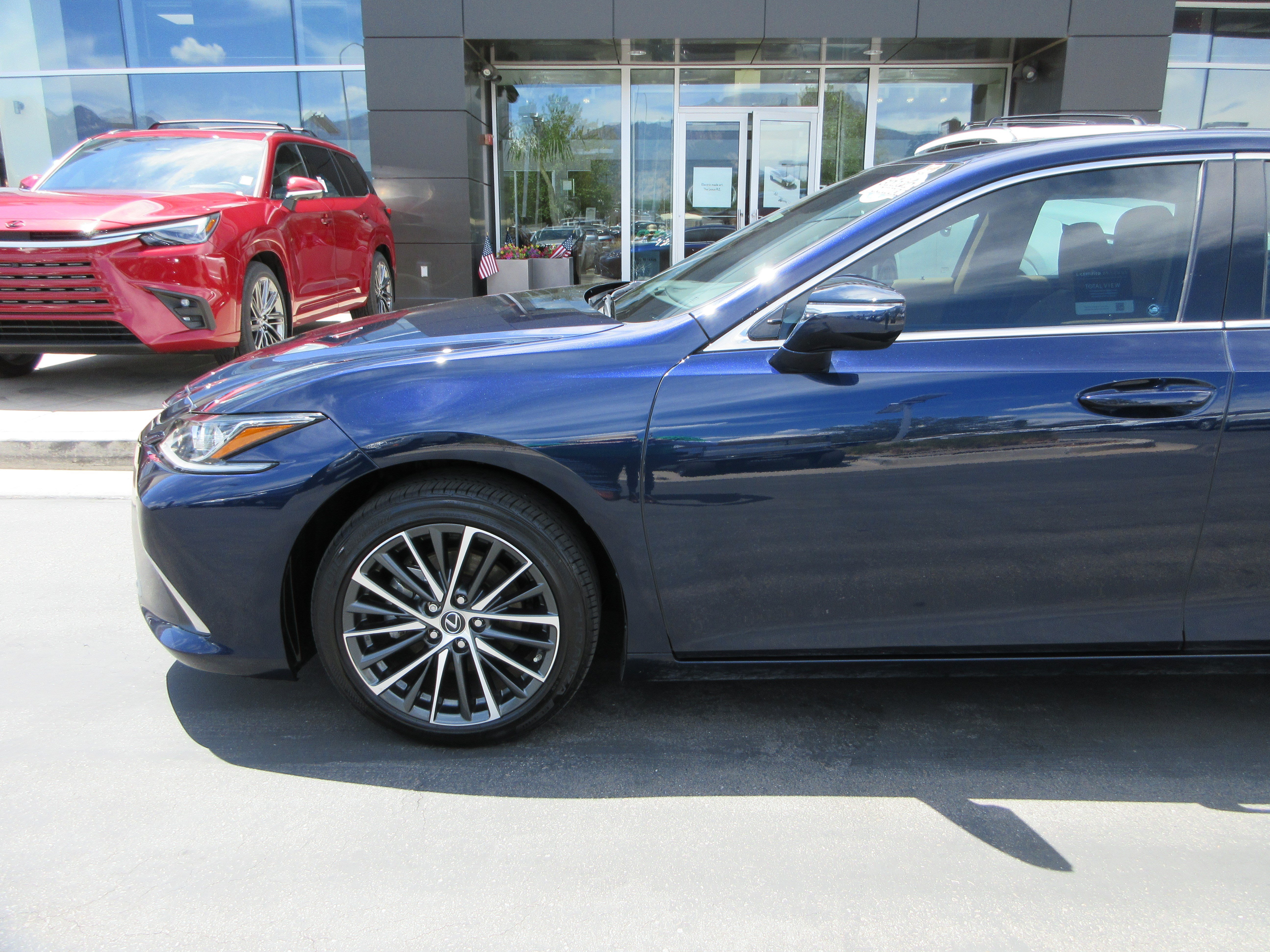Used 2025 Nightfall Mica Lexus 300h image 2