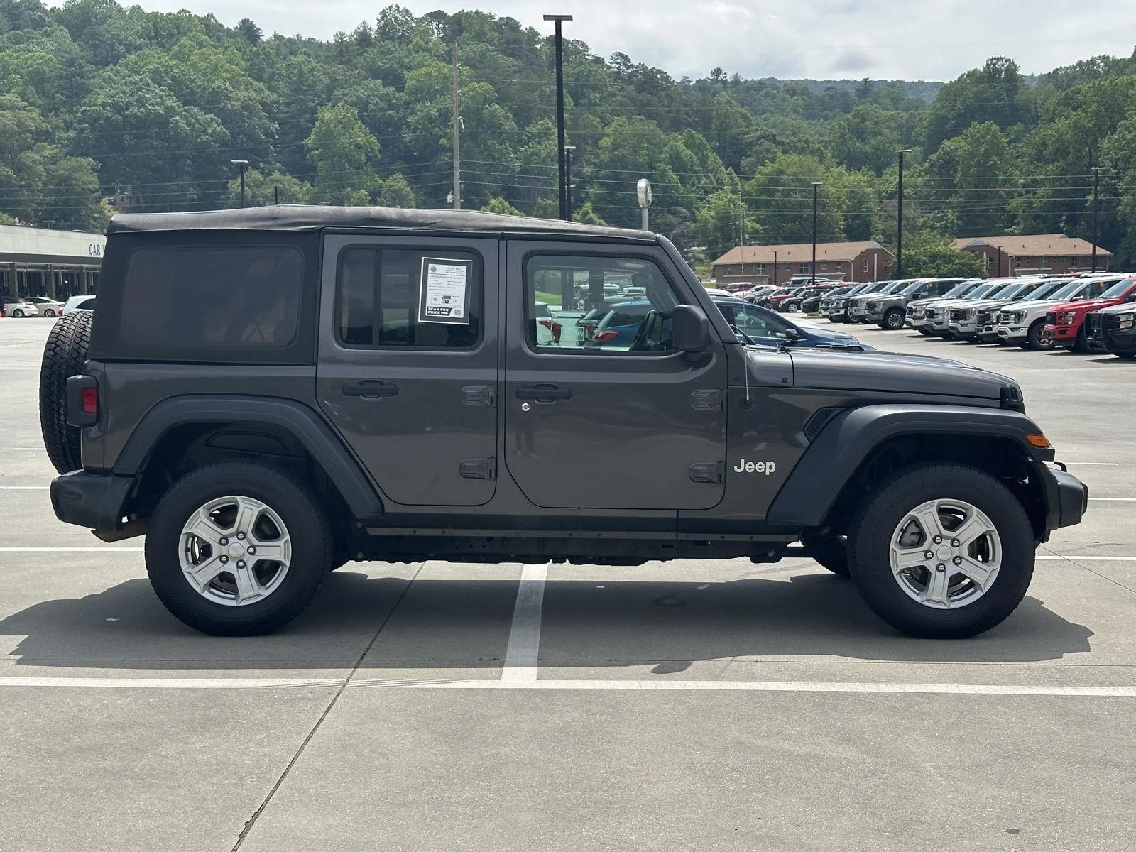 Used 2018 Granite Crystal Clearcoat Metallic Jeep Sport S image 8