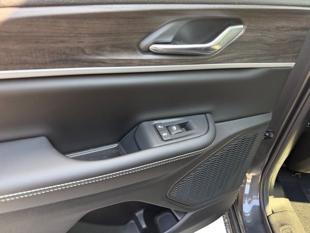 New 2026 Baltic Gray Metallic Clear-Coat Exterior Paint Jeep Altitude image 11