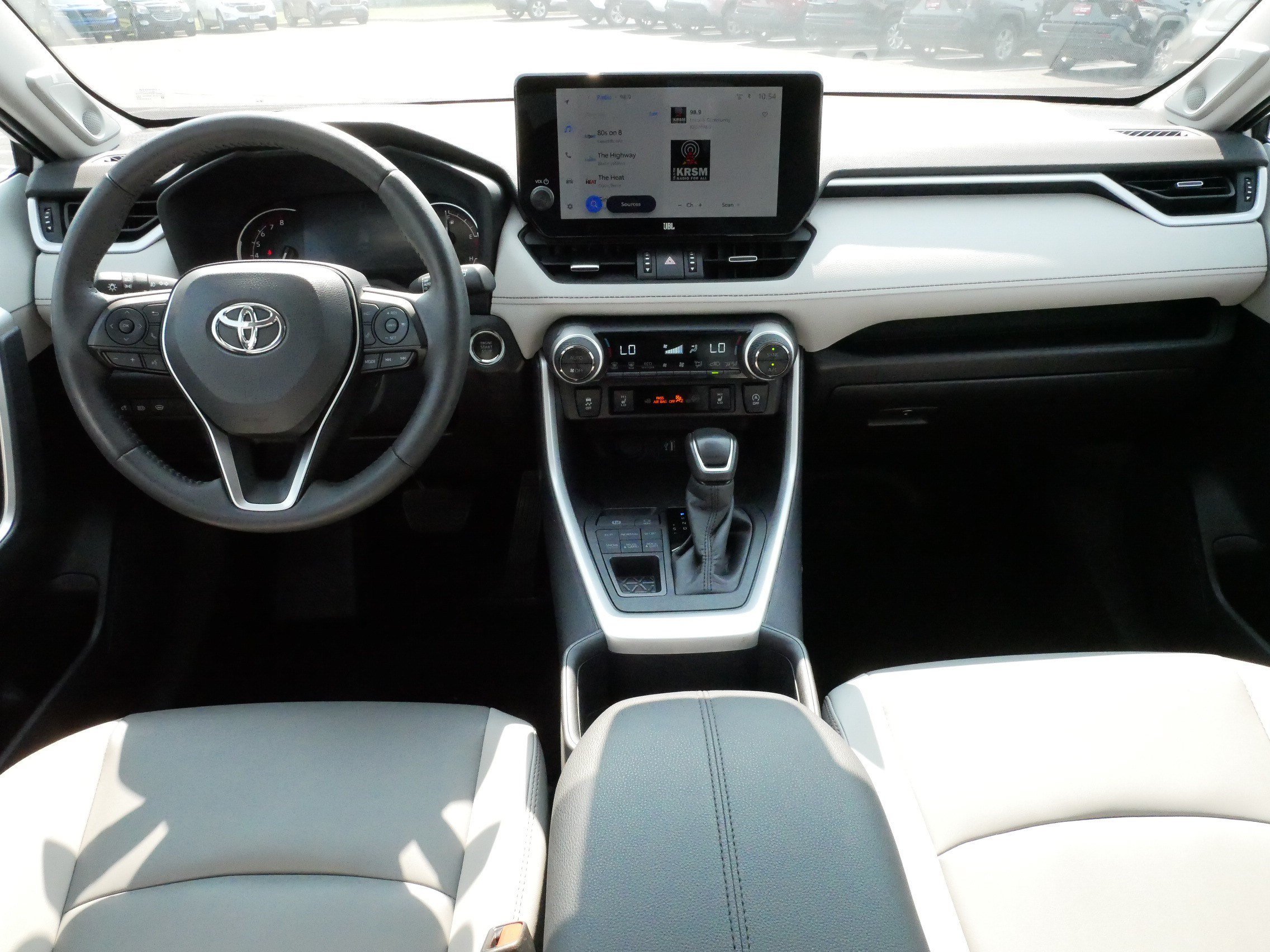 Certified Used 2025 SILVER SKY METALLIC Toyota XLE Premium image 10