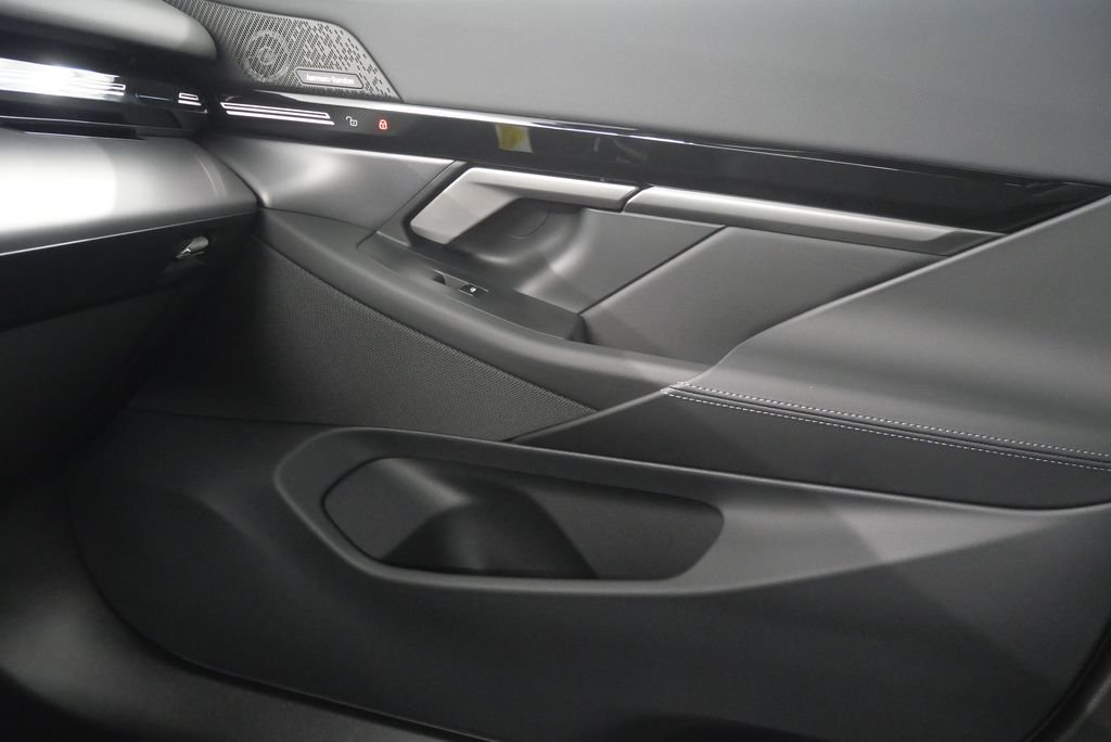 2025 BMW 5 Series 530i - Photo 27