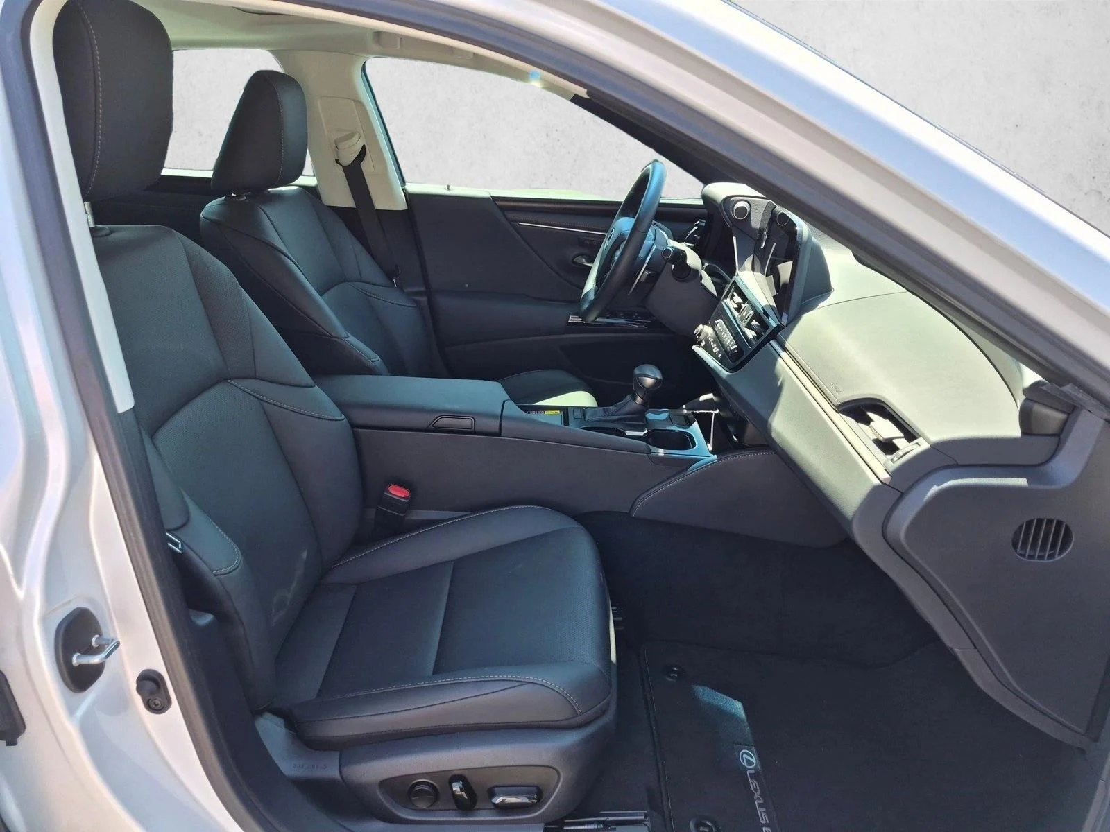 Certified Used 2025 Eminent White Pearl Lexus  image 19