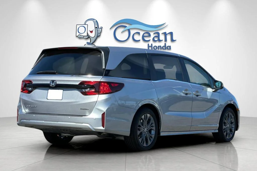 New 2026 Solar Silver Metallic Honda Touring image 7