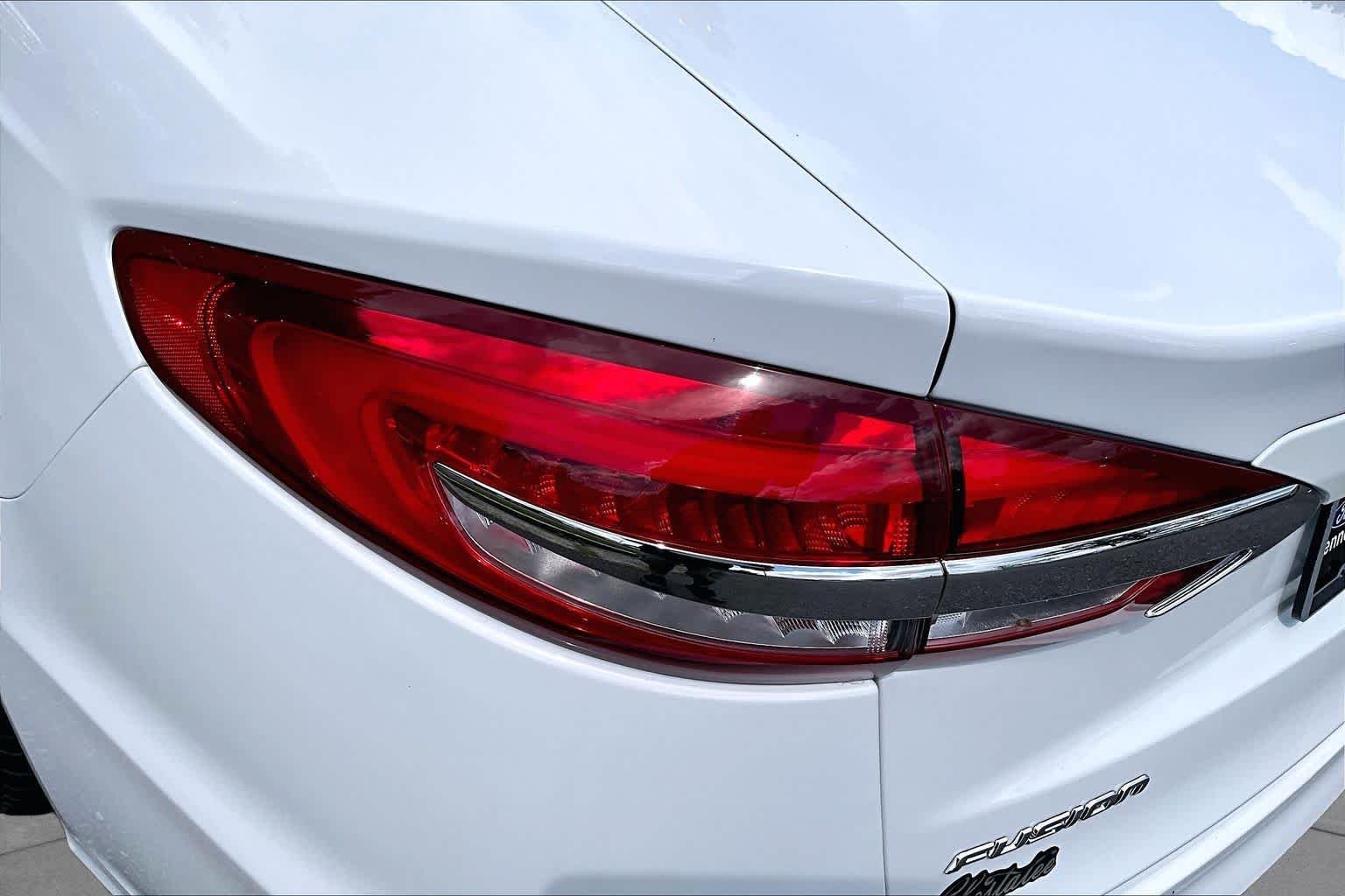 Used 2020 Oxford White Ford SE image 27