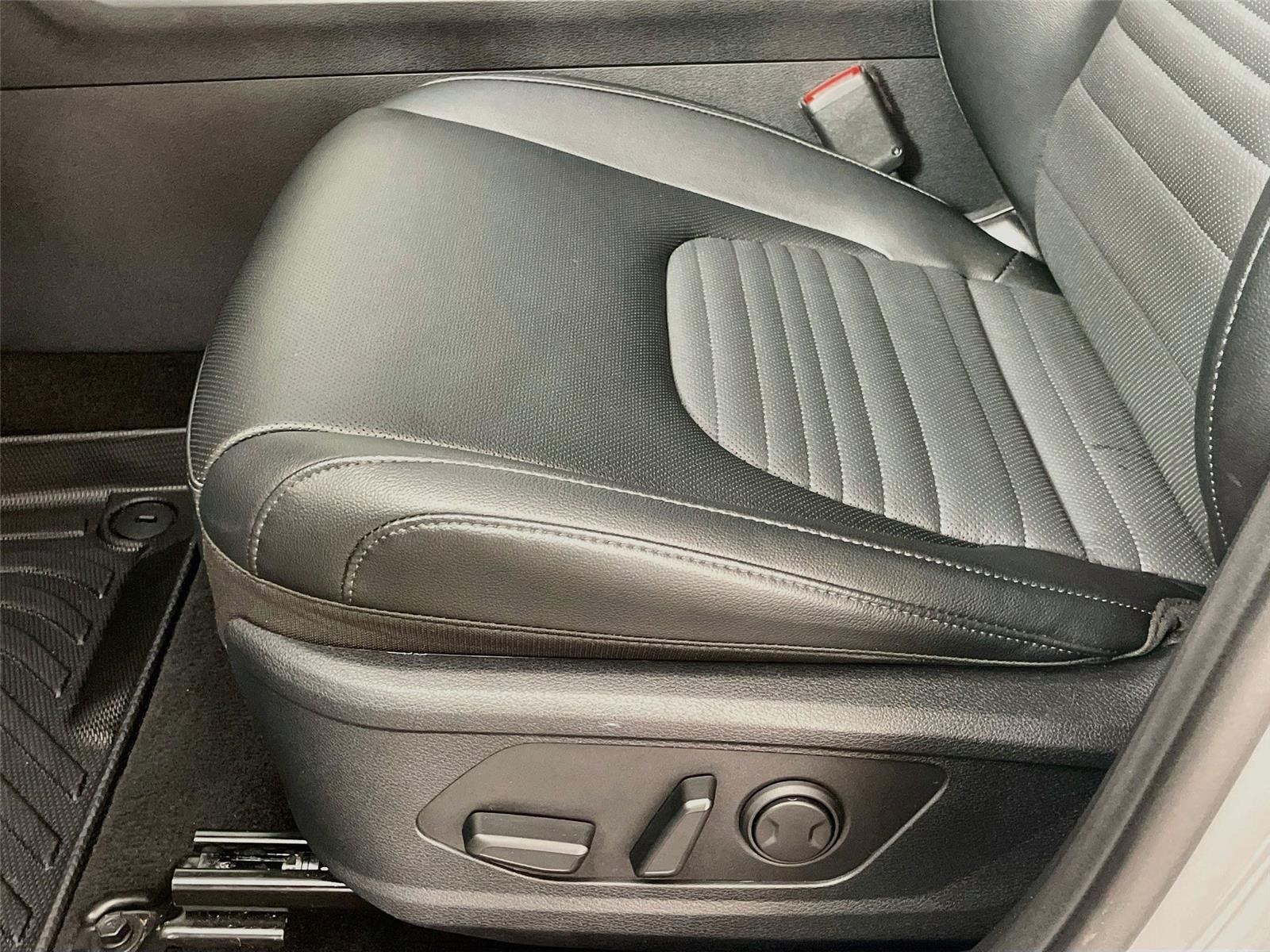 Used 2025 Wolf Gray Kia SX-Prestige image 24