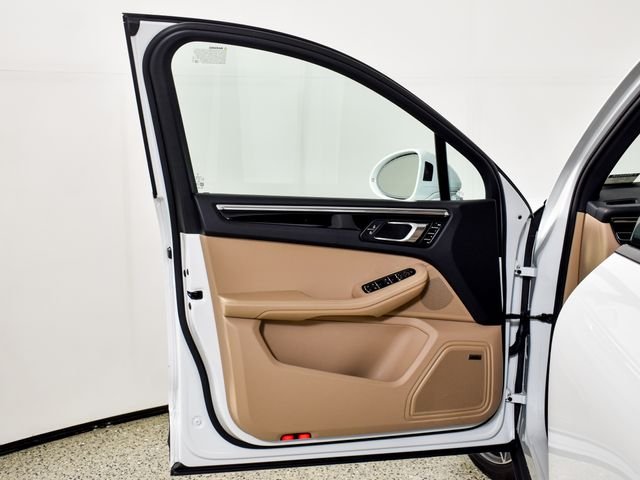Used 2025 White Porsche  image 18