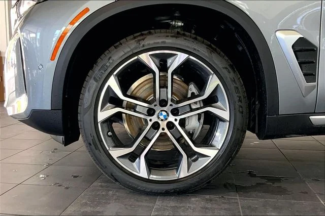 New 2026 Skyscraper Grey Metallic BMW sDrive40i image 12