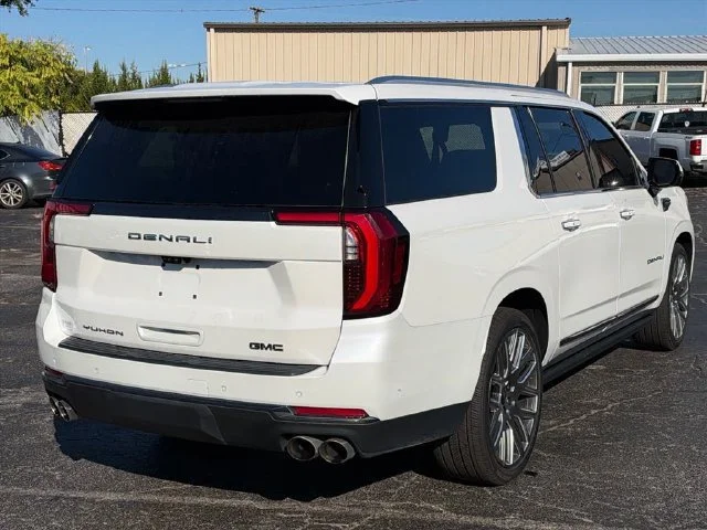 Used 2025 White Frost Tricoat GMC Denali Ultimate image 13