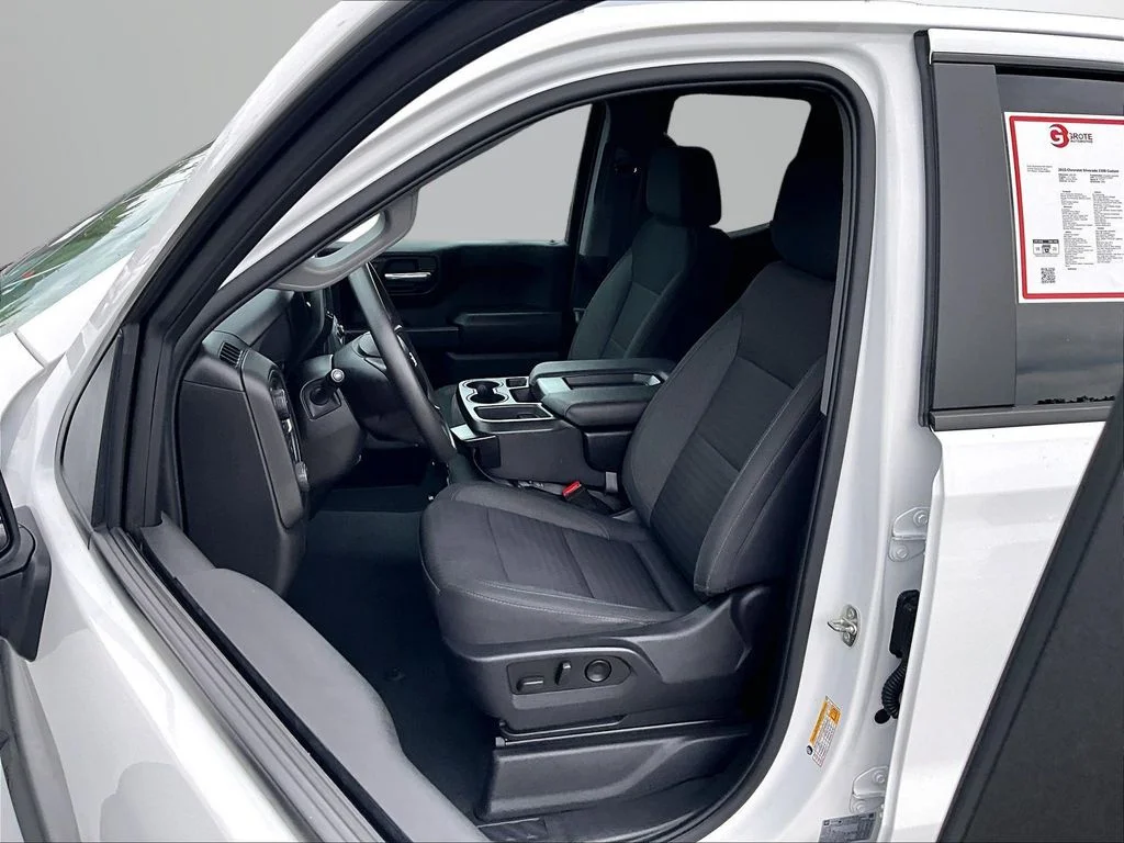Used 2023 White Chevrolet Custom image 26