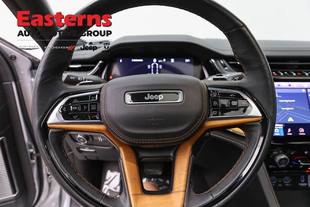 Used 2024 Silver Jeep Summit image 12