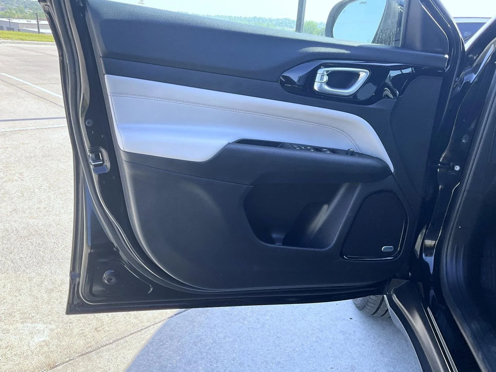 Used 2023 Black Jeep Limited image 10