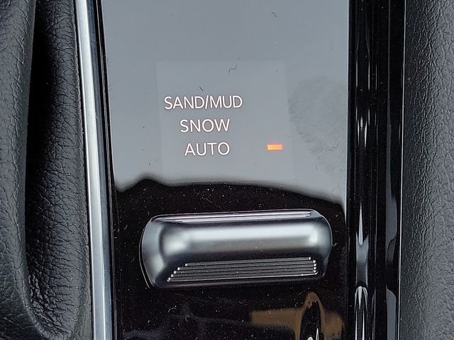 New 2026 Bright White Clear-Coat Exterior Paint Jeep  image 16