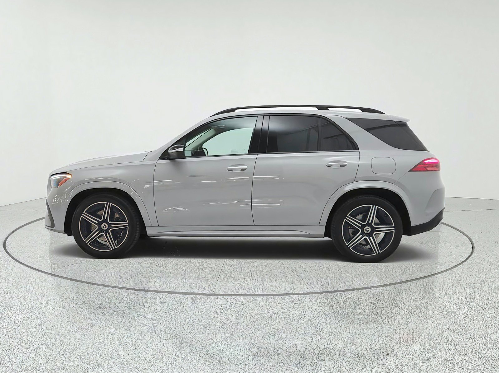 Certified Used 2025 MANUFAKTUR Alpine Grey Mercedes-Benz GLE 450e 4MATIC® SUV image 8