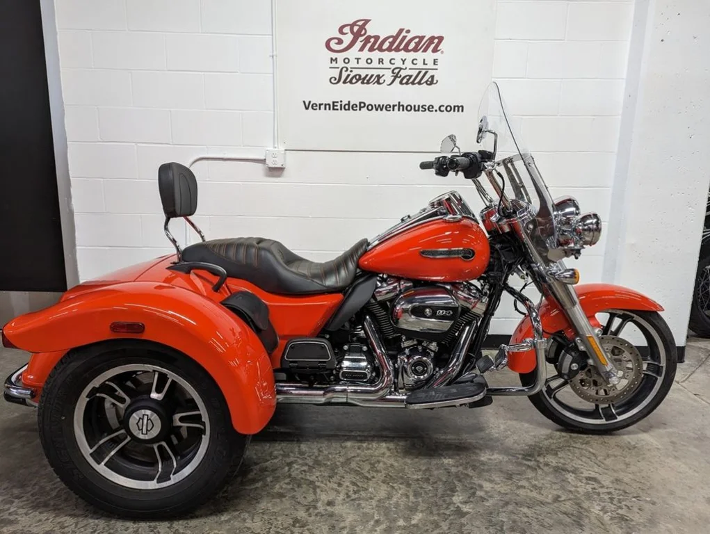 Used 2020 PERFORMANCE ORANGE Harley-Davidson® FLRT - Freewheeler image 1