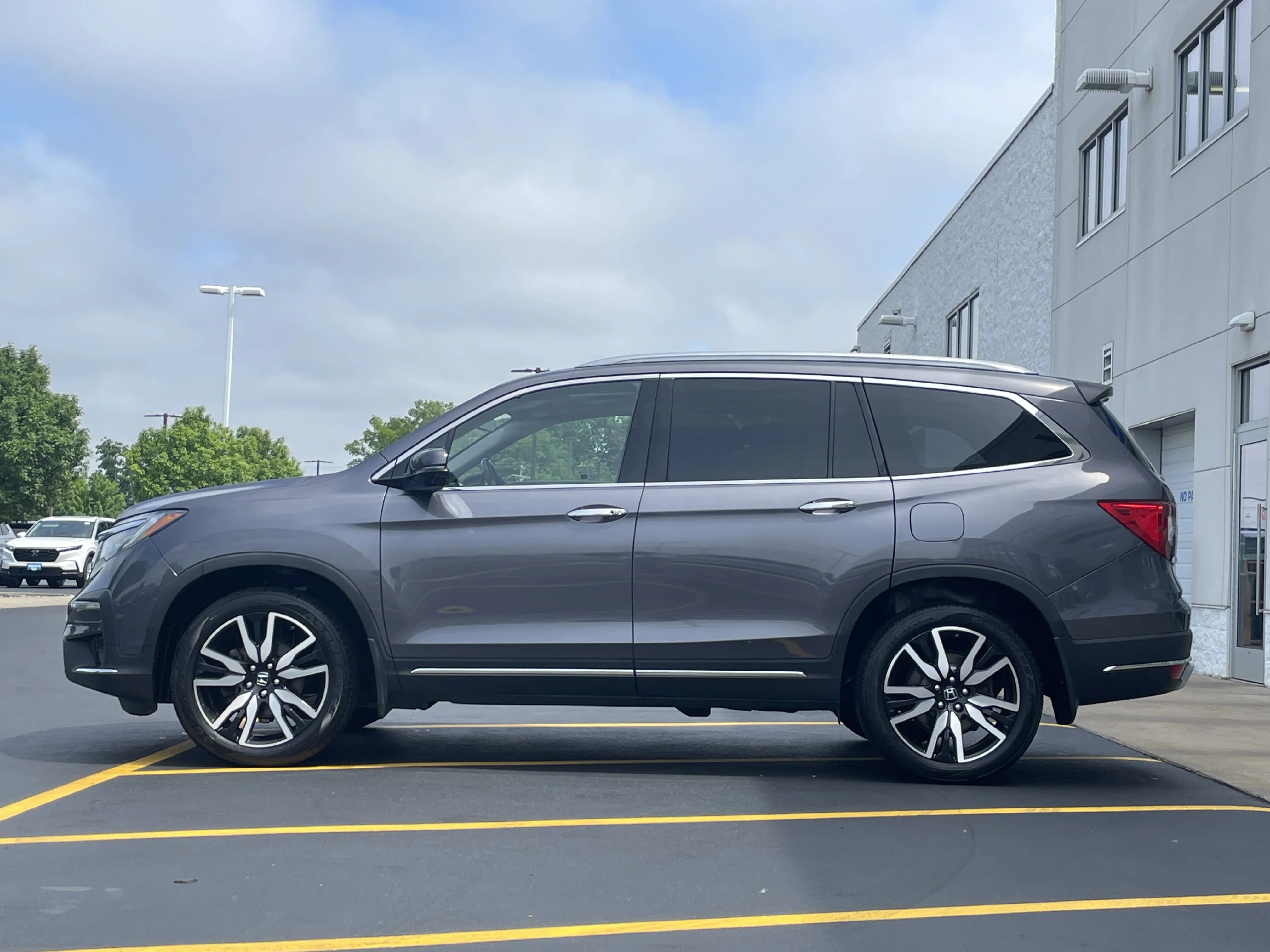 Used 2020 Gray Honda Touring 7-Passenger image 4