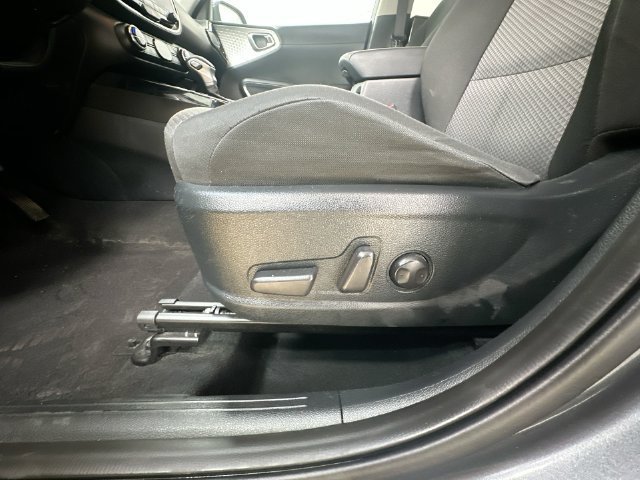 Used 2024  Kia S image 16