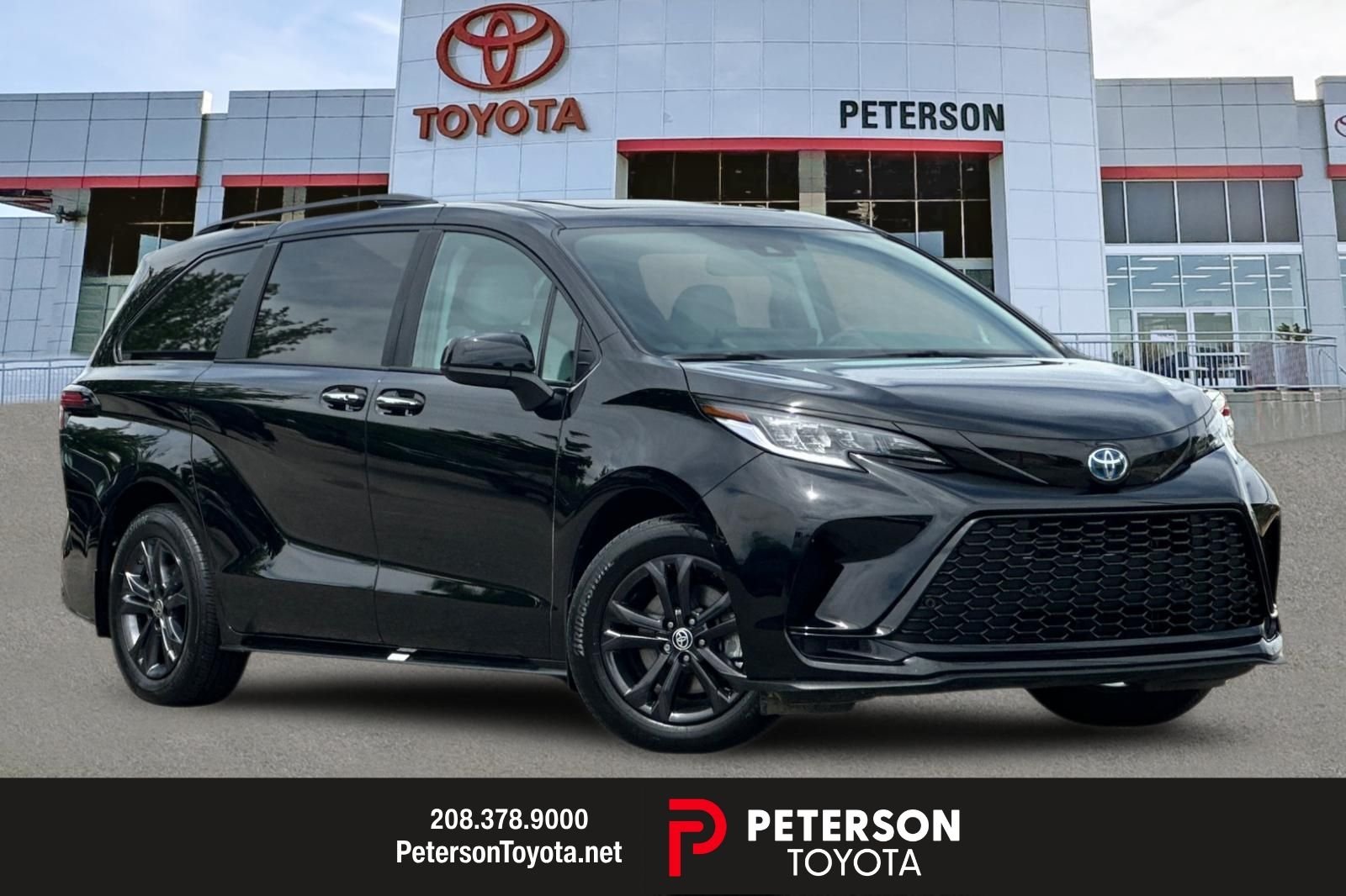 2025 Toyota Sienna LE AWD 8-Passenger's photo