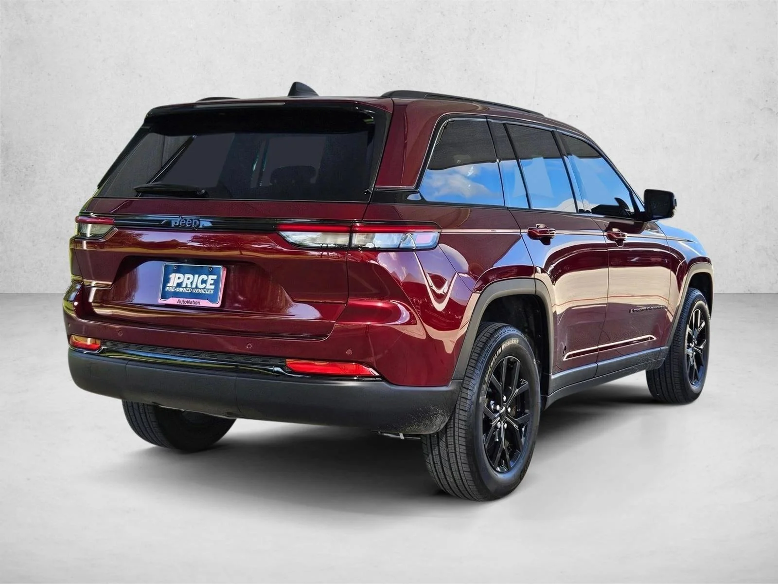 Used 2025 Velvet Red Pearlcoat Jeep Altitude X image 5