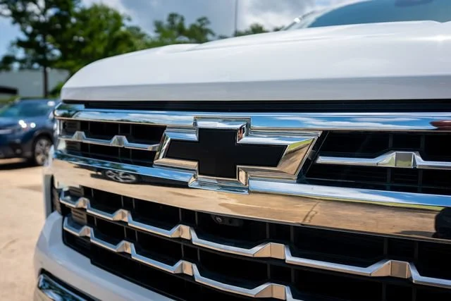 Used 2024 Summit White Chevrolet LTZ image 13
