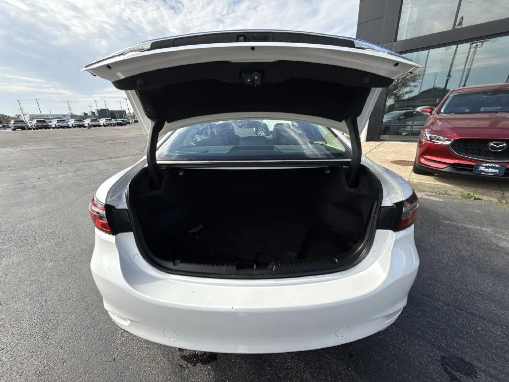 Used 2018 White Mazda Touring image 24